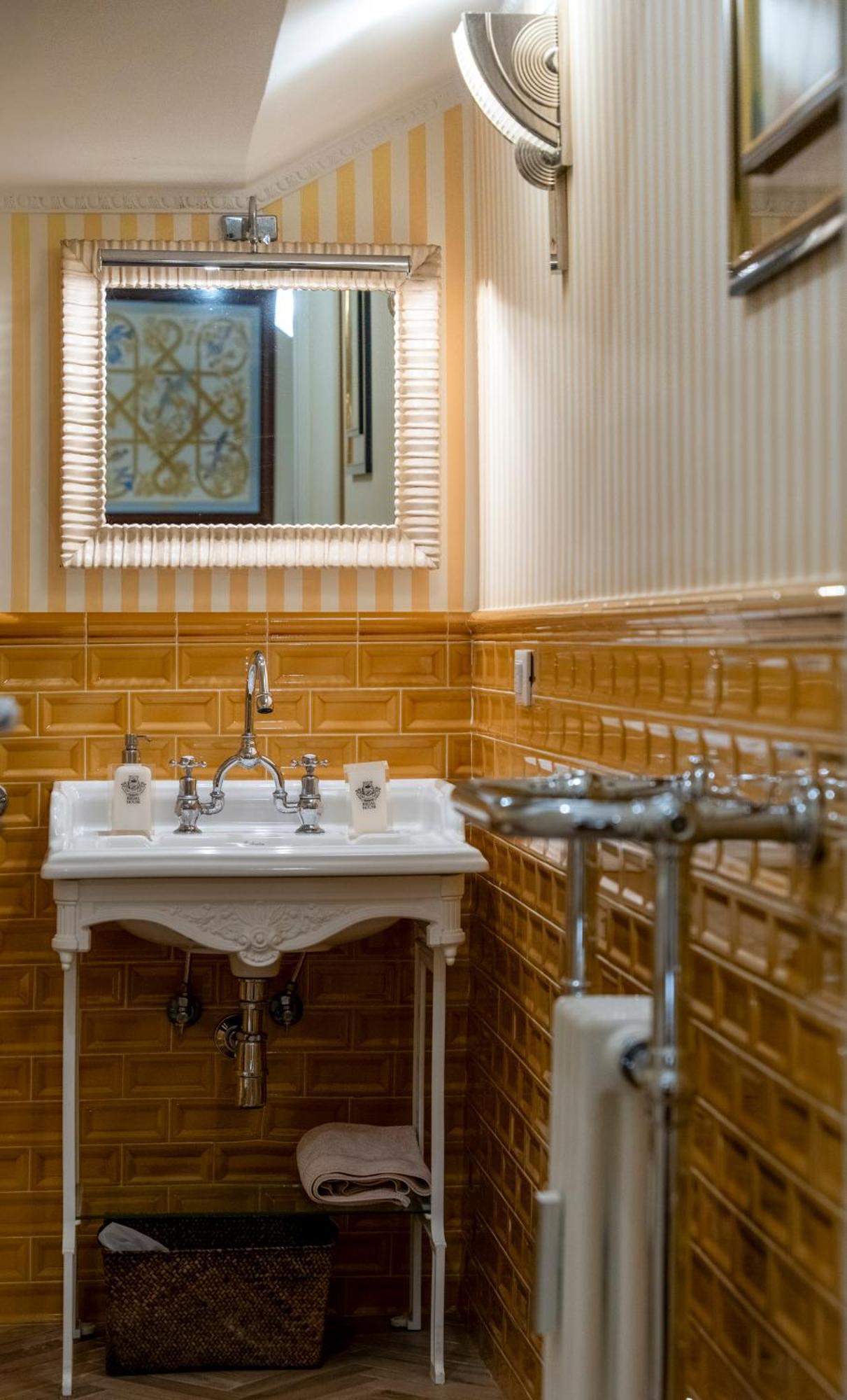 فندق Regal House Roma Capucci 6 المظهر الخارجي الصورة